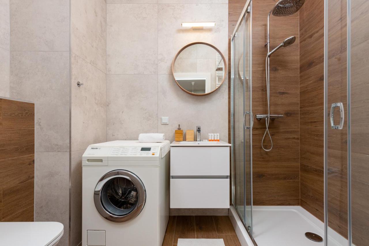 Forum Wola Jana Kazimierza Apartment By Noclegi Renters Varsó Kültér fotó