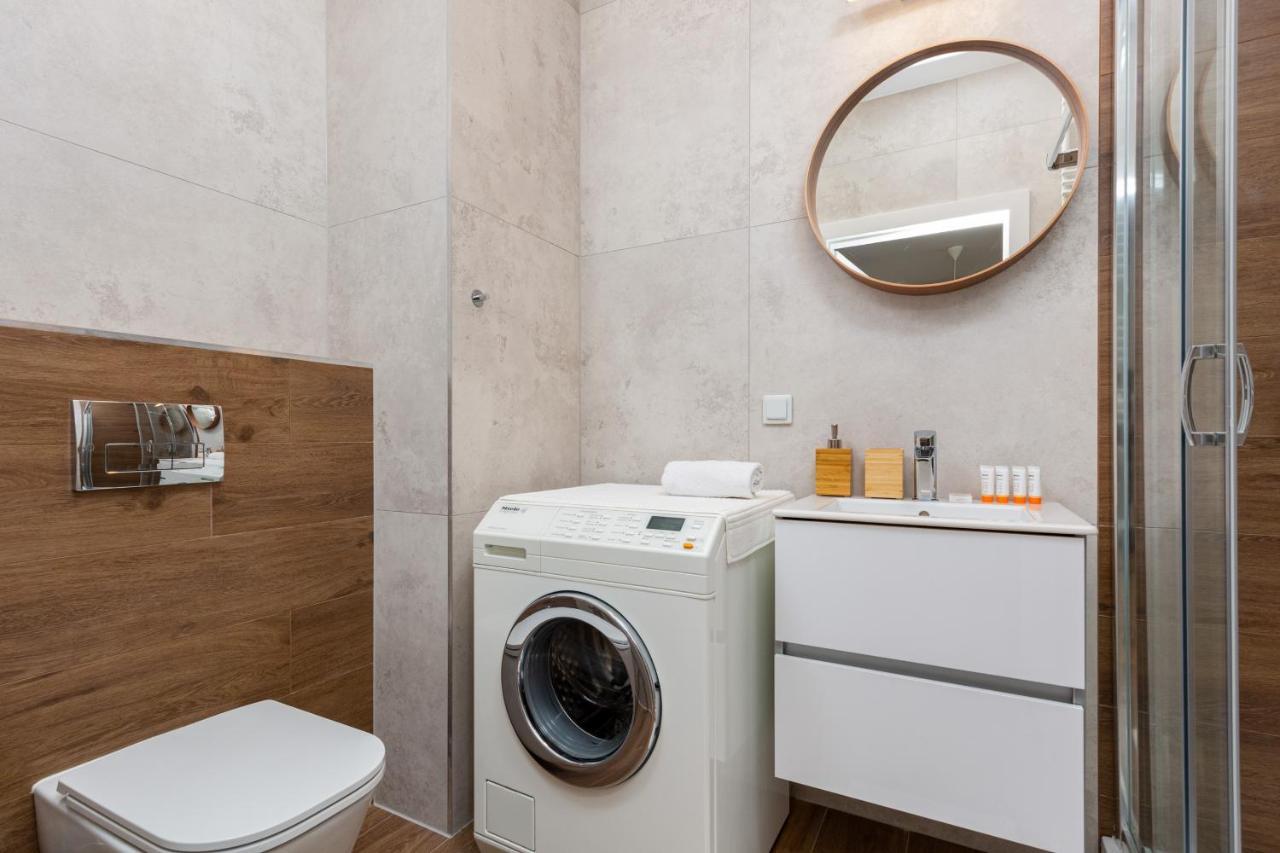 Forum Wola Jana Kazimierza Apartment By Noclegi Renters Varsó Kültér fotó